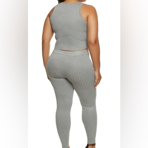 Daisy 2pc  Sweater Tank Crop Top and Leggings Set; Size Large and Medium - Picture 3 of 6